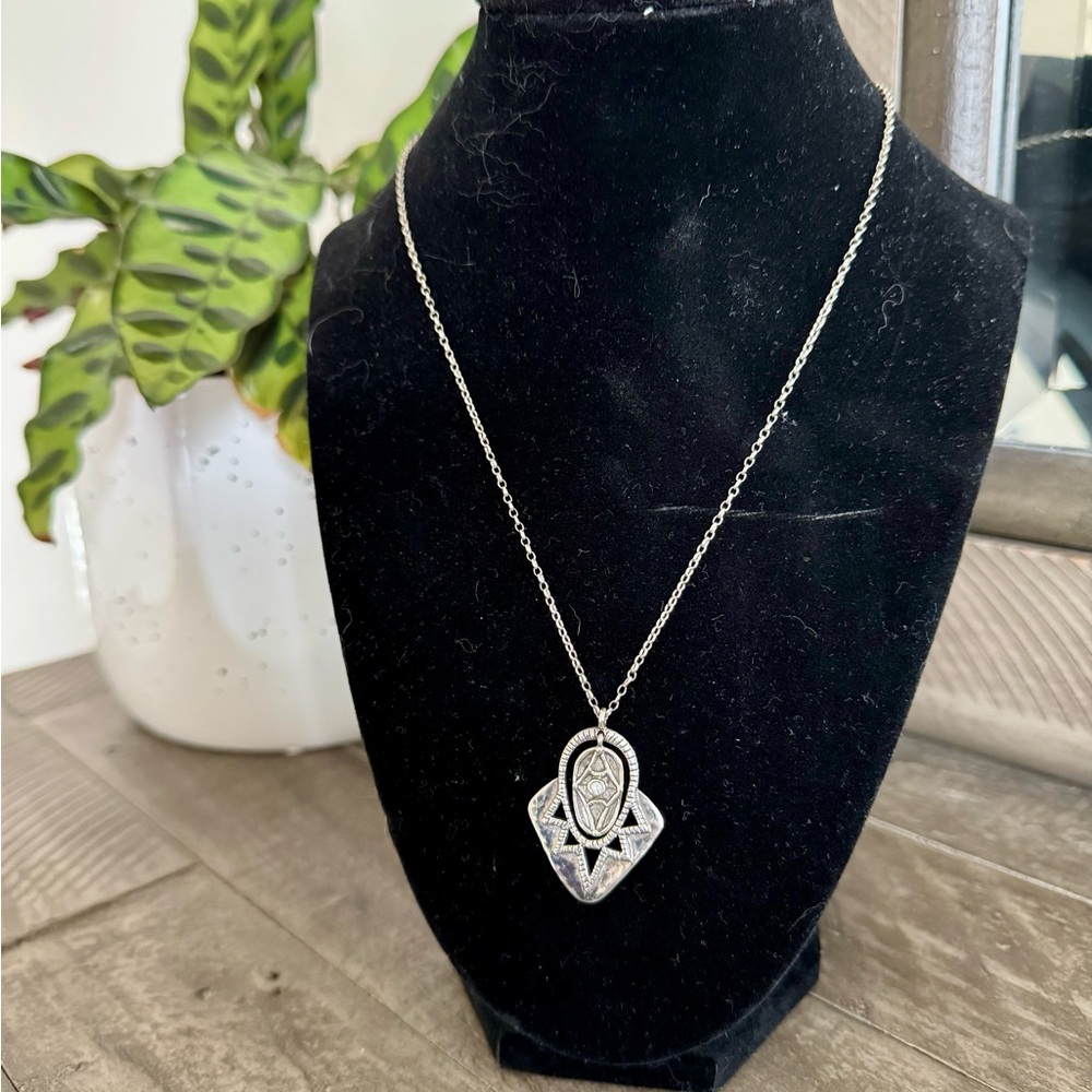 Elegant Silver Pendant Necklace